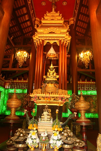 กราบนมัสการพระแก้ว วัดพระแก้ว อ.เมือง จ.เชียงราย