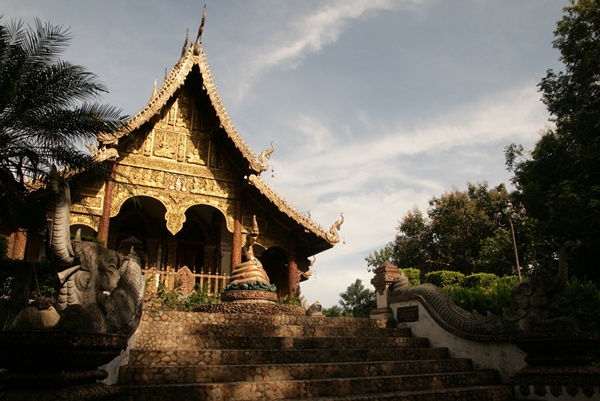 วัดพระธาตุผาเงา เชียงราย