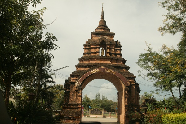 วัดพระธาตุผาเงา เชียงราย