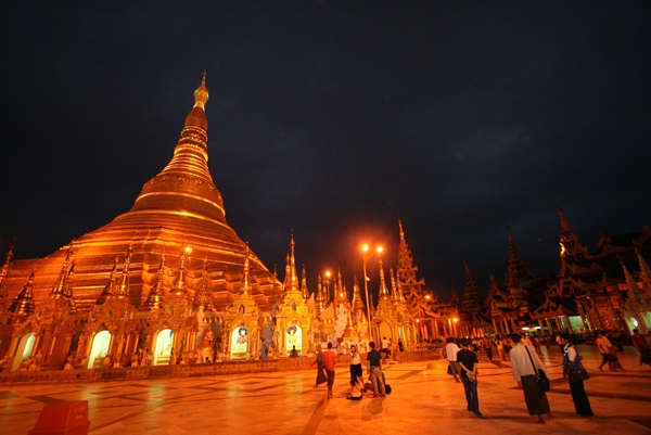 พระพุทธรูป พระมหาธาตุเจดีย์ชเวดากอง พม่า