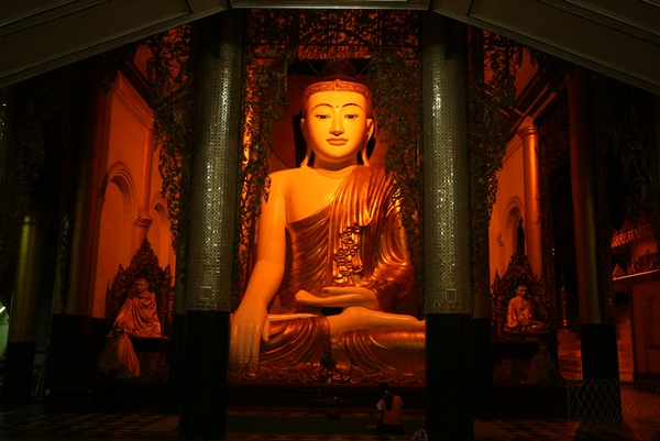 พระพุทธรูป พระมหาธาตุเจดีย์ชเวดากอง พม่า