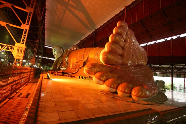 พระนอน ใน พม่า พระมหาธาตุเจดีย์ชเวดากอง พม่า