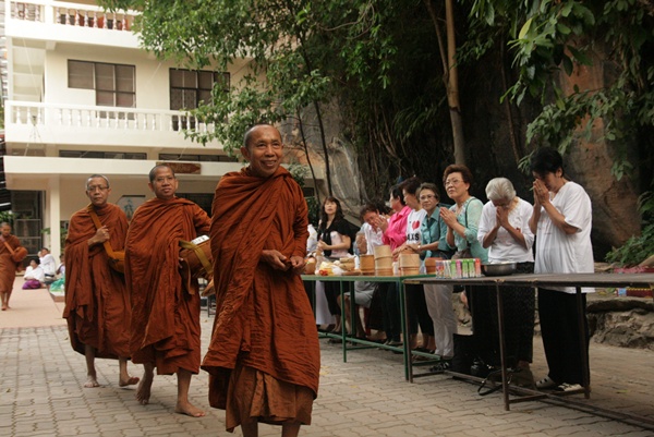 งานกฐิน 2555 วัดถ้ำผาแดง ขอนแก่น หลวงตาศิริ 