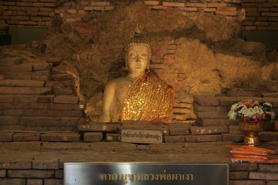 หลวงพ่อผาเงา วัดพระธาตุผาเงา อ.เชียงแสน จ.เชียงราย