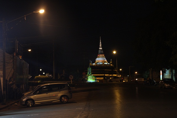 หน้าวัด วัดพระศรีรัตนมหาธาตุวรมหาวิหาร พิษณุโลก