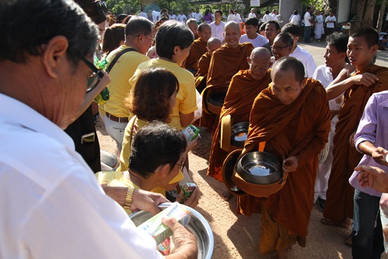 ในงานทอดผ้าป่า 2558 วัดถ้ำผาแดง ขอนแก่น