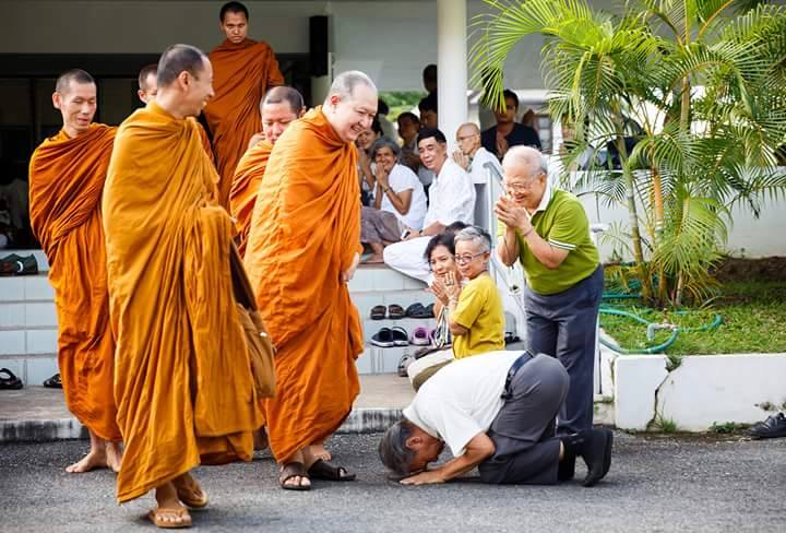 รูปหลวงพ่อปราโมทย์ ปาโมชฺโช